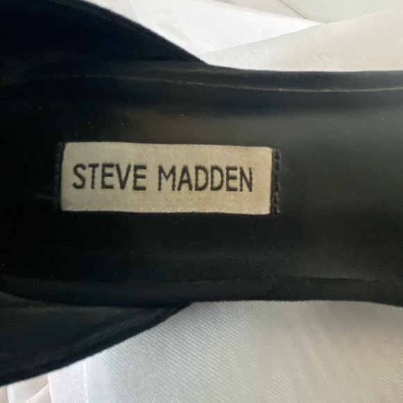 Steve Madden Black Suede Flats with Ankle Straps. Size 8.5. - Picture 3 of 5
